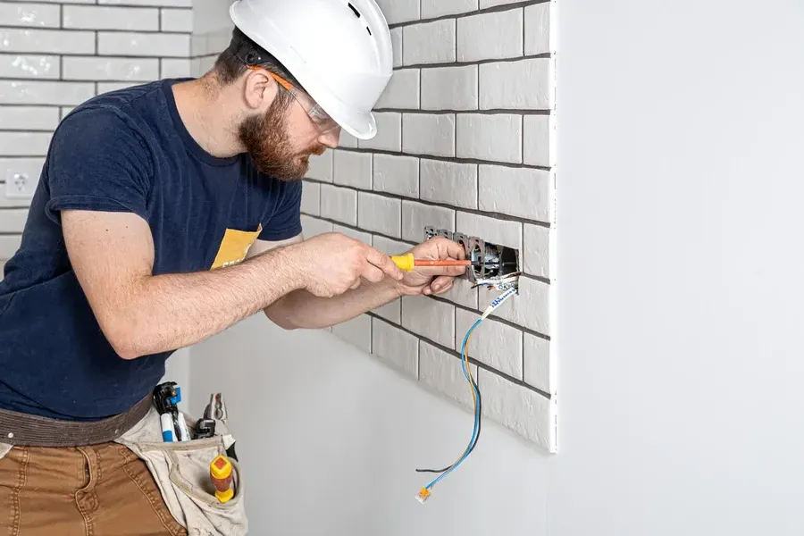 How Handymen Tackle Electrical Repairs Without Hassles in Carson, CA